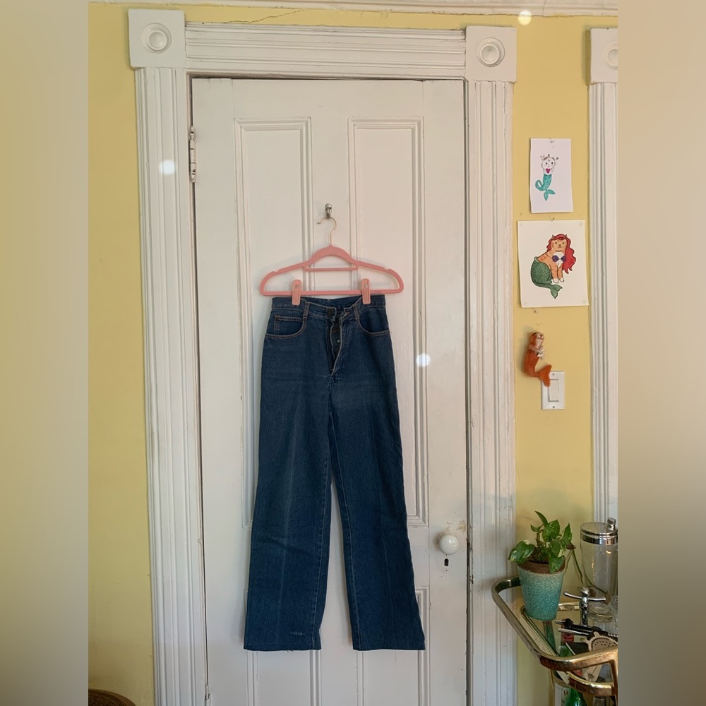 vintage straight leg, dark wash jeans, texas embroidery!
